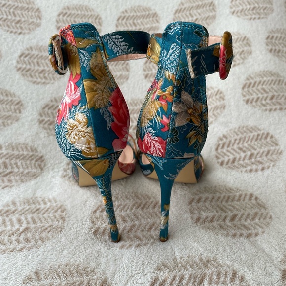 Olivia Jaymes Blue Floral Satin High Heel Size 8 - Picture 4 of 13